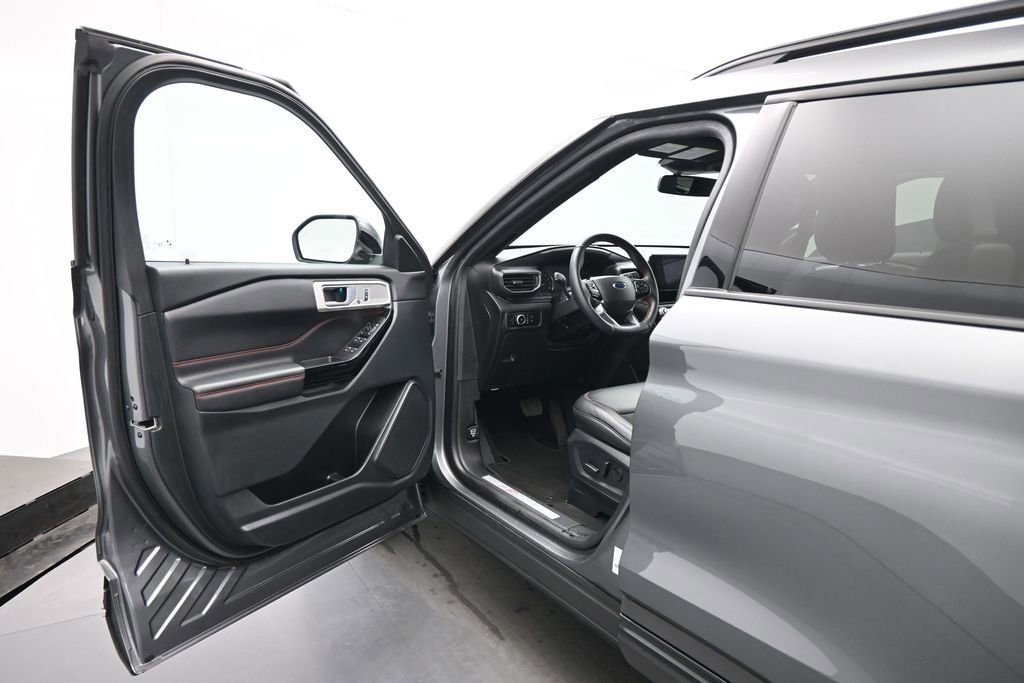 Certified 2024 Ford Explorer ST-Line w/ Class IV Trailer Tow Package RWD image 8