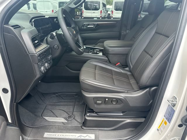 Used 2025 Chevrolet Tahoe High Country AWD/4WD image 11