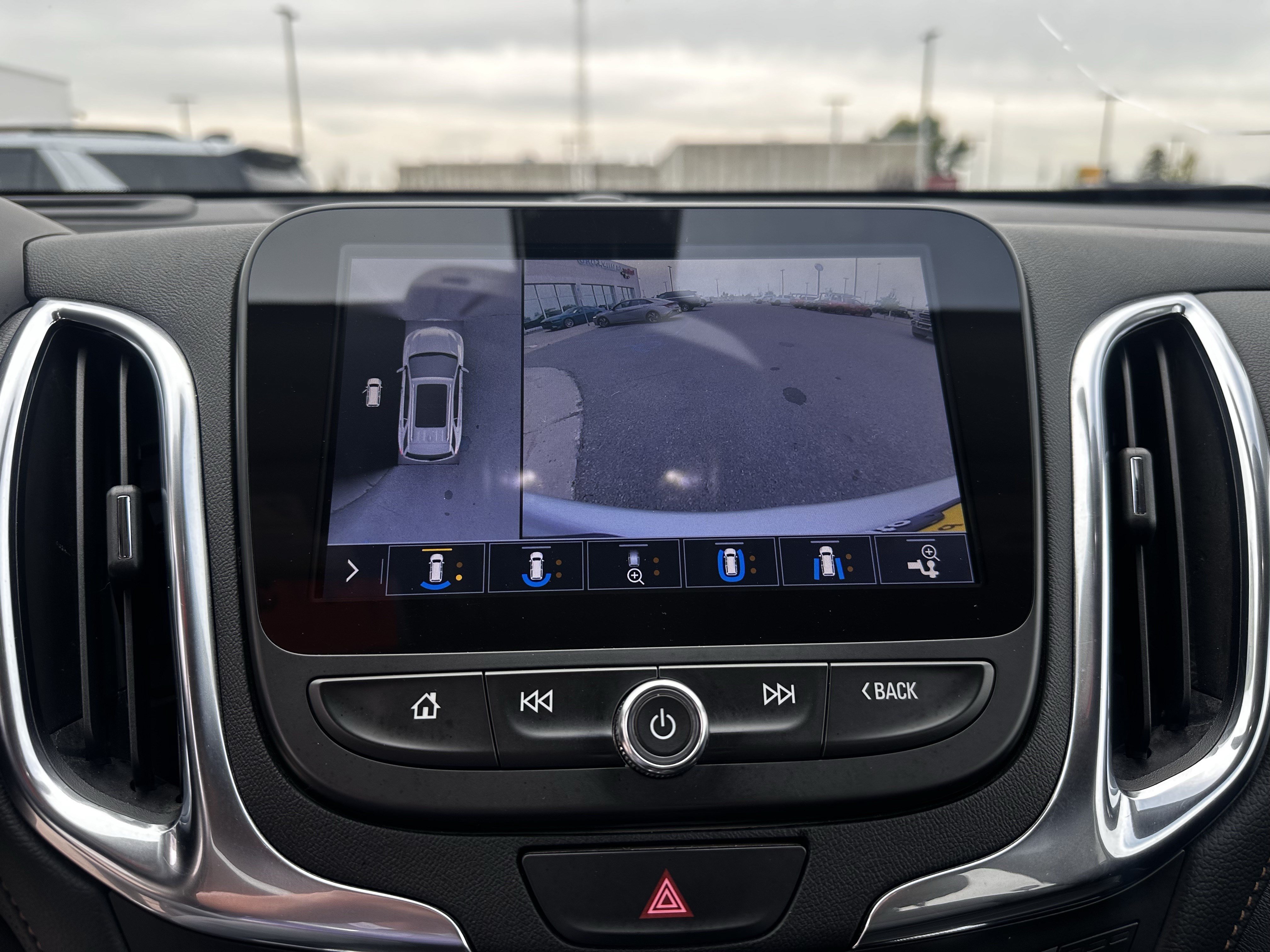 Used 2021 Chevrolet Equinox Premier AWD/4WD image 16