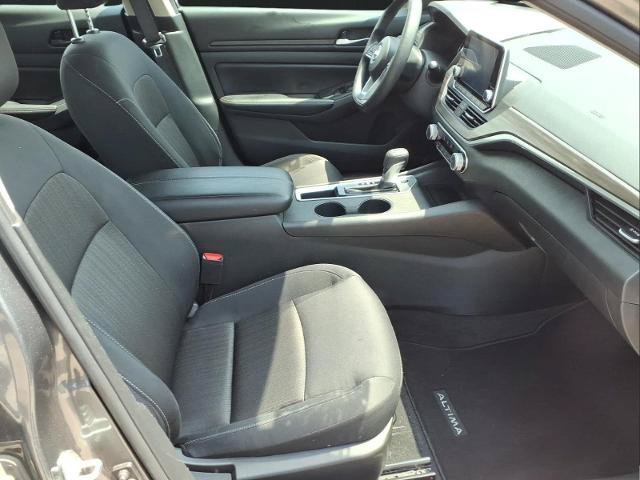Used 2025 Nissan Altima 2.5 SV FWD image 18