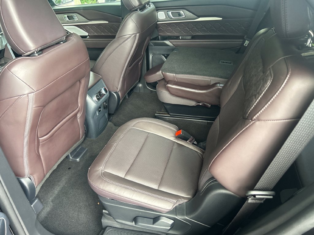 Certified 2025 Ford Explorer Platinum w/ LUX Leather Package AWD/4WD image 29