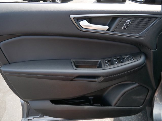 Certified 2023 Ford Edge SE w/ Black Appearance Package AWD/4WD image 9