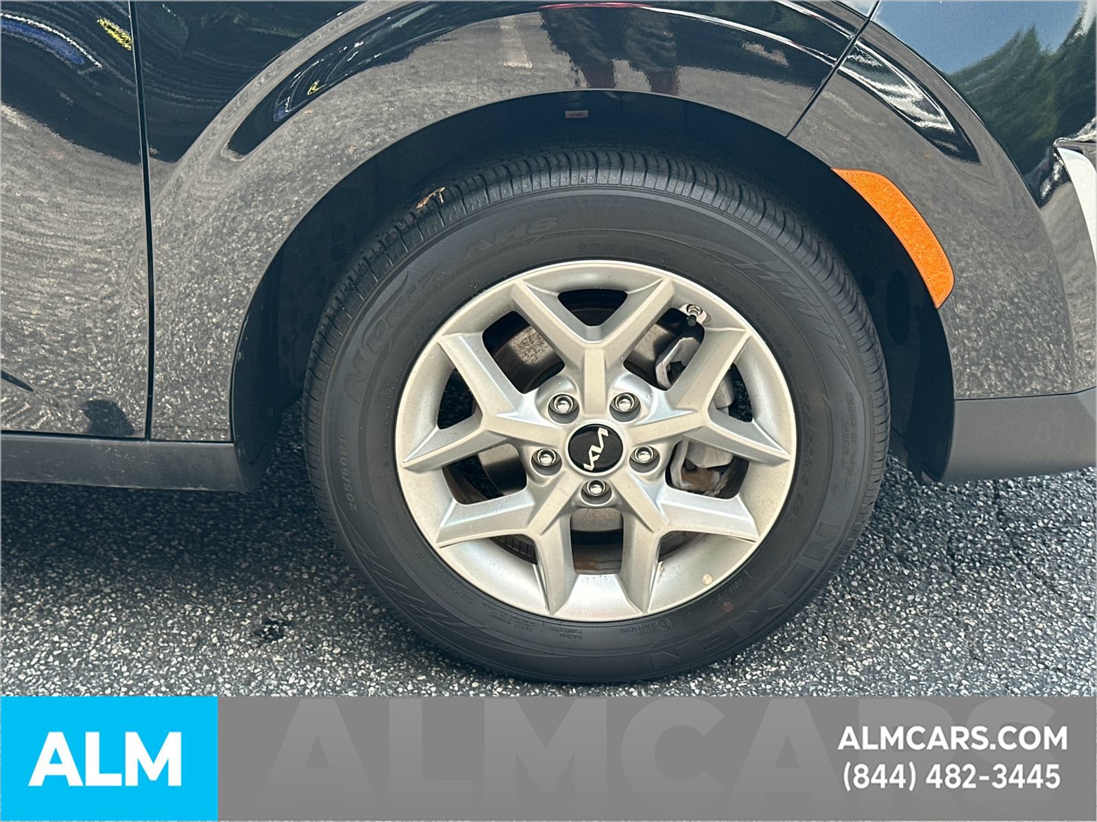 Used 2025 Kia Soul LX w/ LX Technology Package FWD image 14
