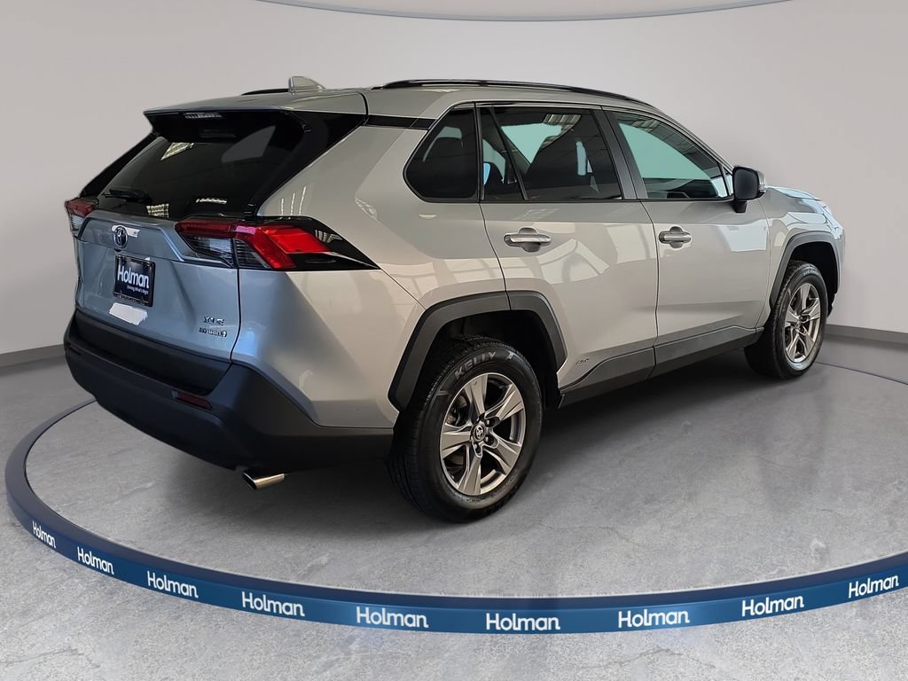 Used 2024 Toyota RAV4 XLE AWD/4WD image 5
