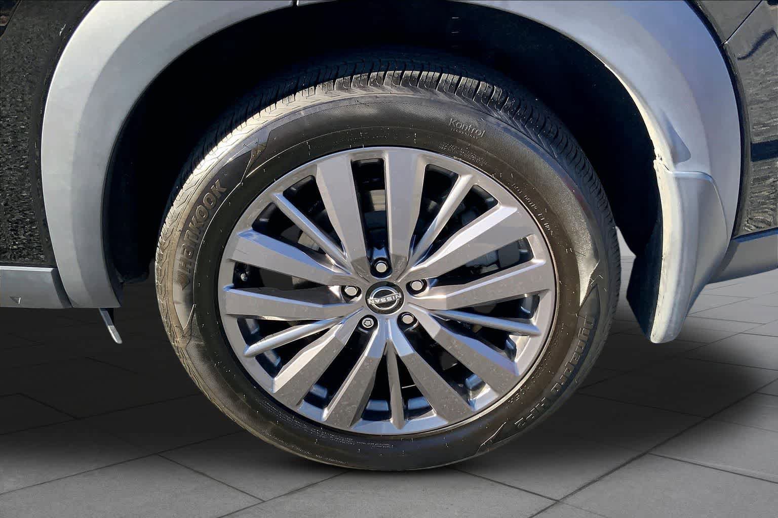 Used 2023 Nissan Pathfinder SL w/ SL Premium Package FWD image 10