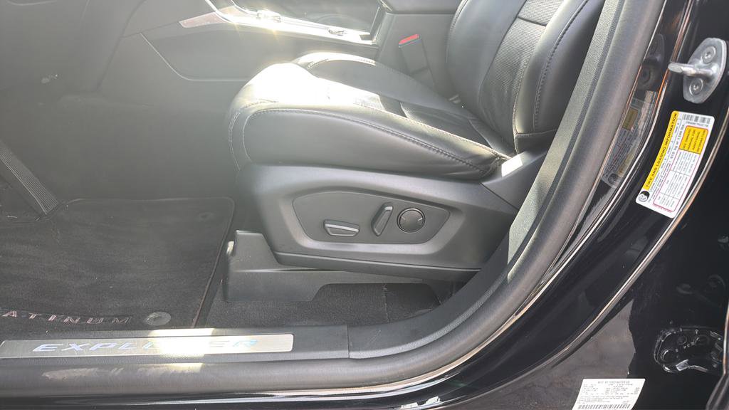 Certified 2023 Ford Explorer Platinum w/ Technology Package AWD/4WD image 21