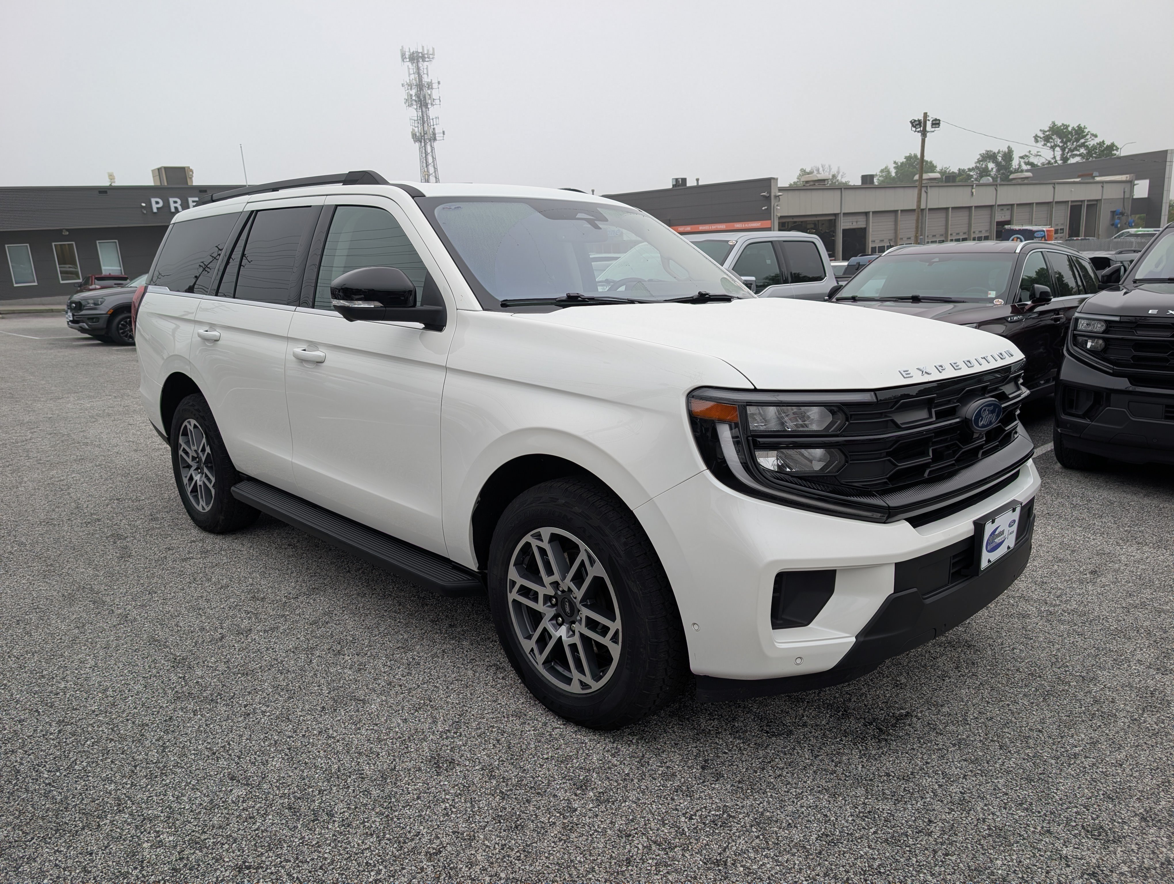 Certified 2025 Ford Expedition Active AWD/4WD image 9