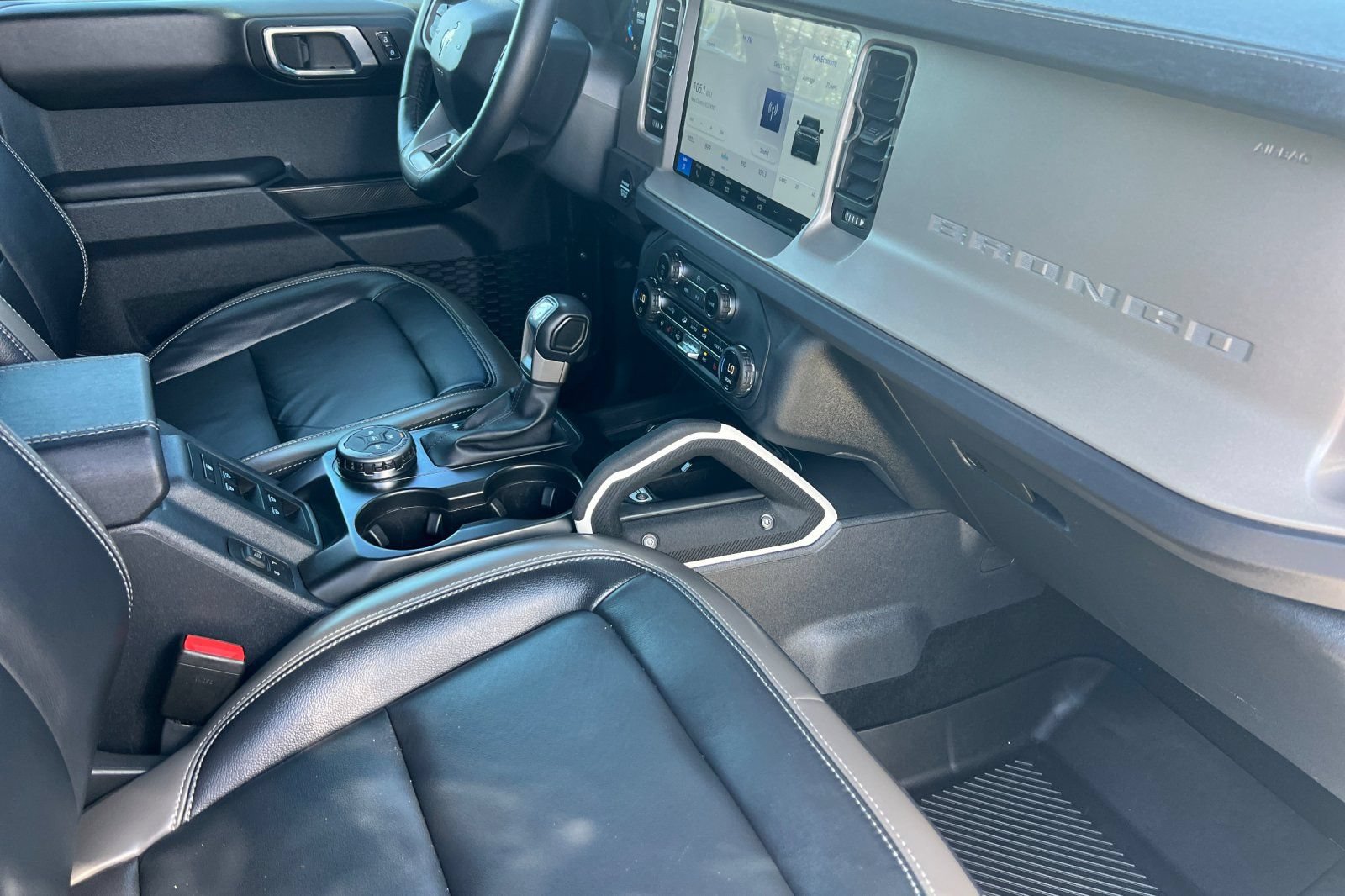 Certified 2025 Ford Bronco Outer Banks AWD/4WD image 18