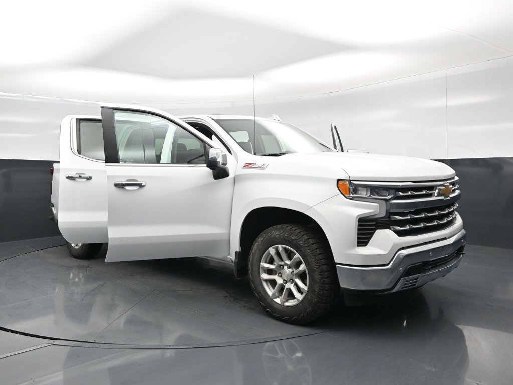 Used 2023 Chevrolet Silverado 1500 LTZ w/ LTZ Convenience Package II AWD/4WD image 32
