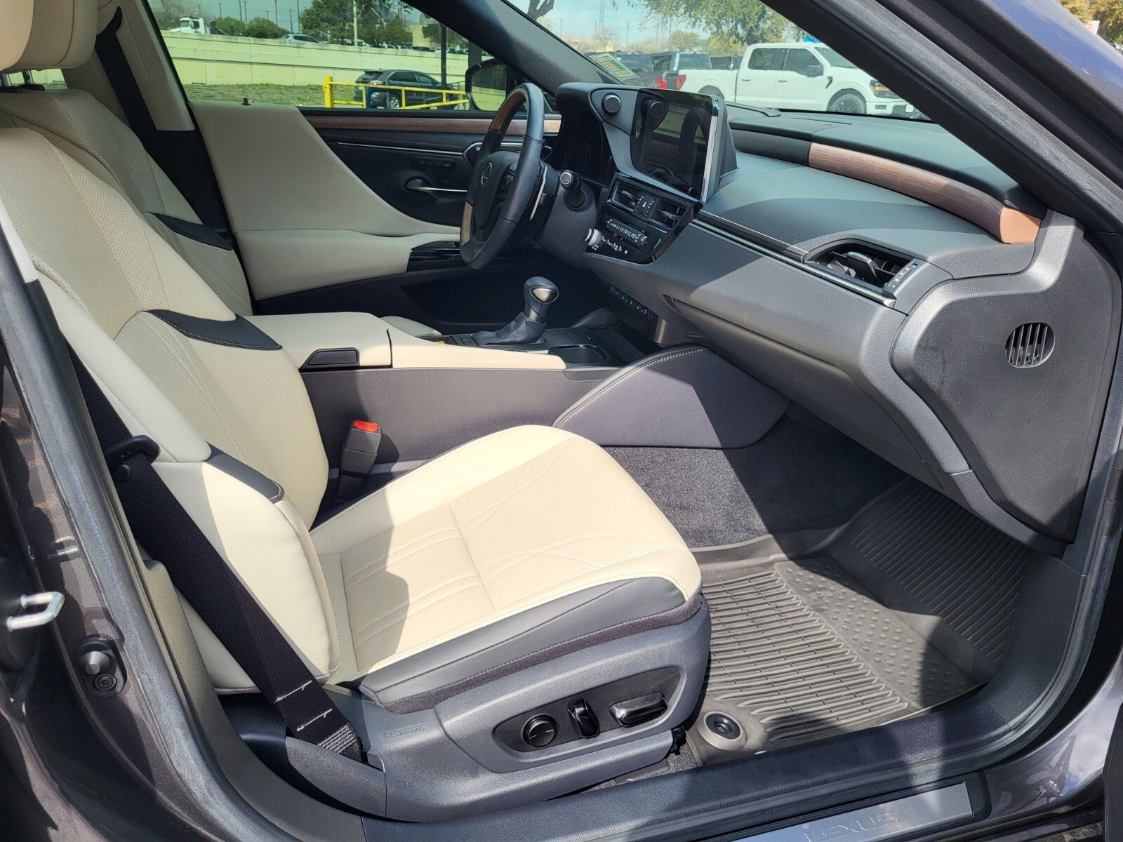 Used 2025 Lexus ES 350 Ultra Luxury w/ Accessory Package (Z1) image 12