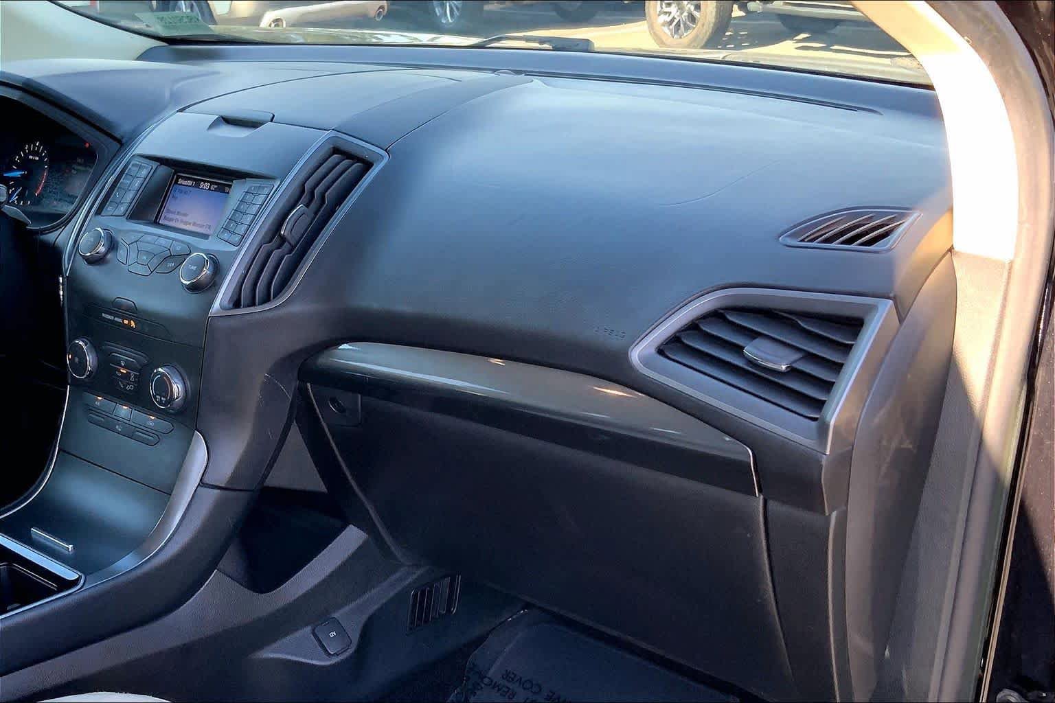 Certified 2019 Ford Edge SE FWD image 18