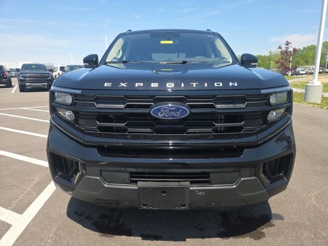 Certified 2025 Ford Expedition Active AWD/4WD image 3