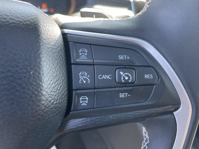 Used 2024 Jeep Grand Cherokee L Altitude AWD/4WD image 13