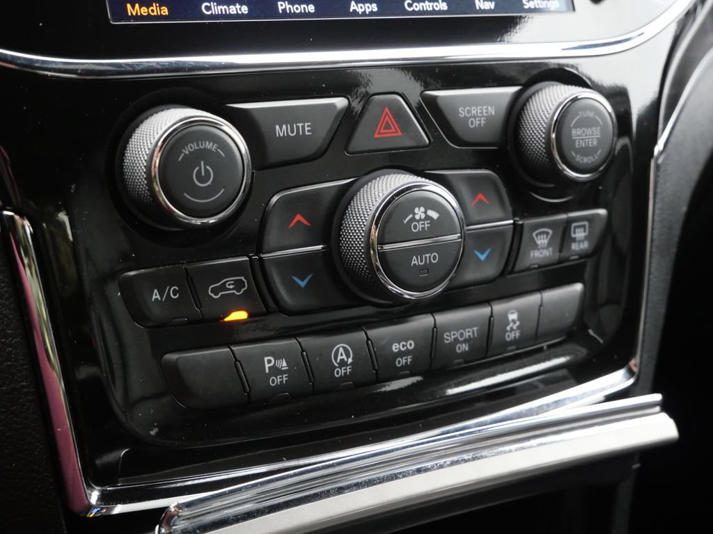 Used 2022 Jeep Grand Cherokee Limited RWD image 32