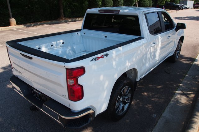 Used 2023 Chevrolet Silverado 1500 LT AWD/4WD image 7