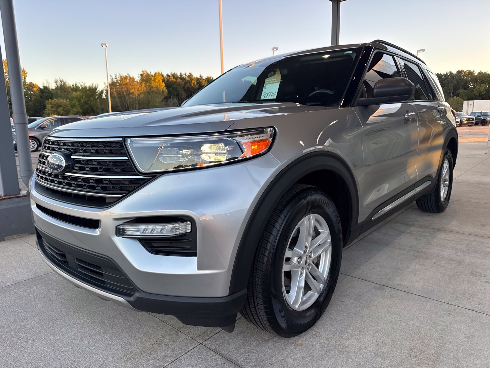Certified 2023 Ford Explorer XLT w/ Equipment Group 202A AWD/4WD image 3