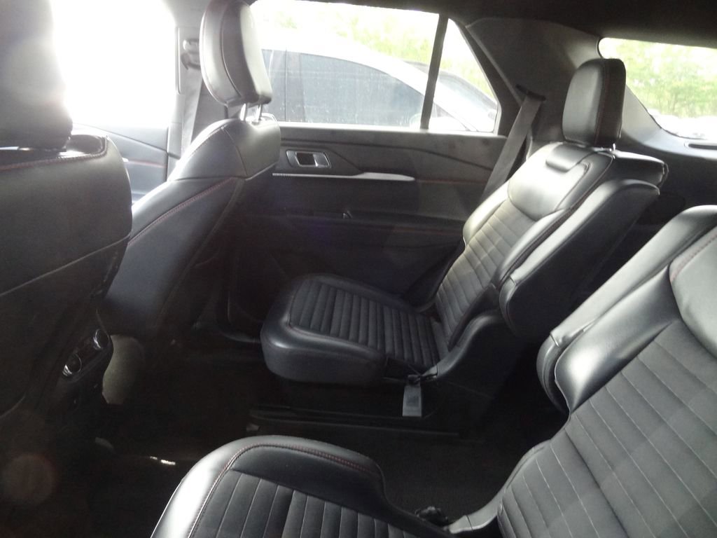Certified 2025 Ford Explorer ST-Line AWD/4WD image 7