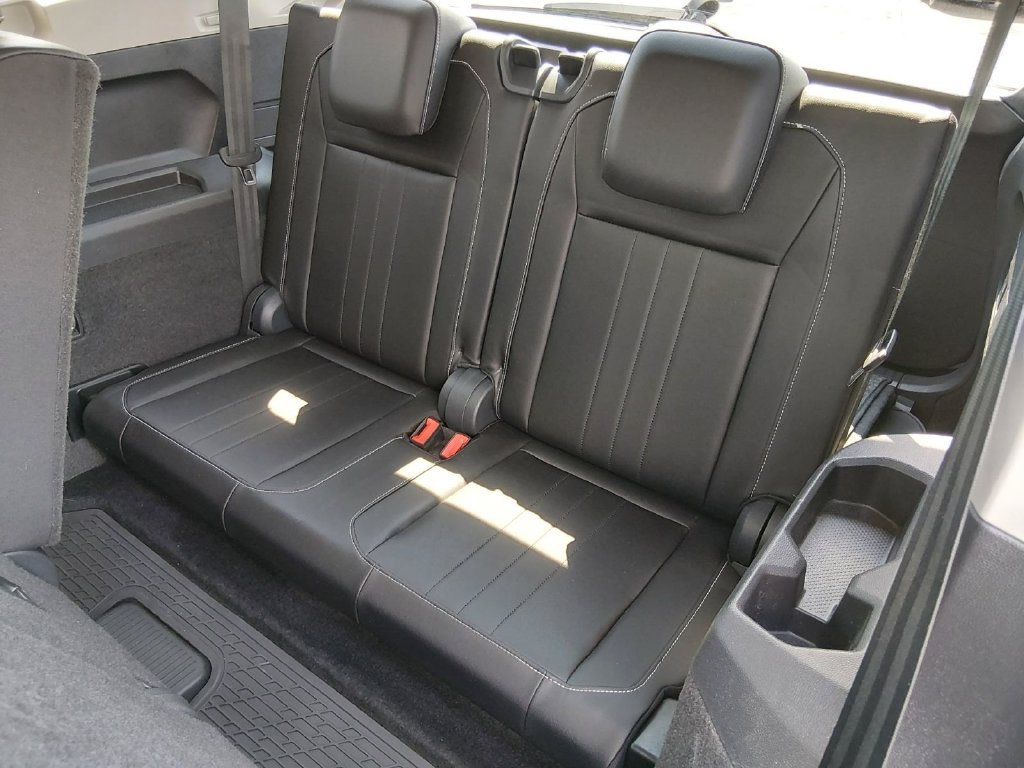 Used 2023 Volkswagen Tiguan SE w/ Panoramic Sunroof Package FWD image 14