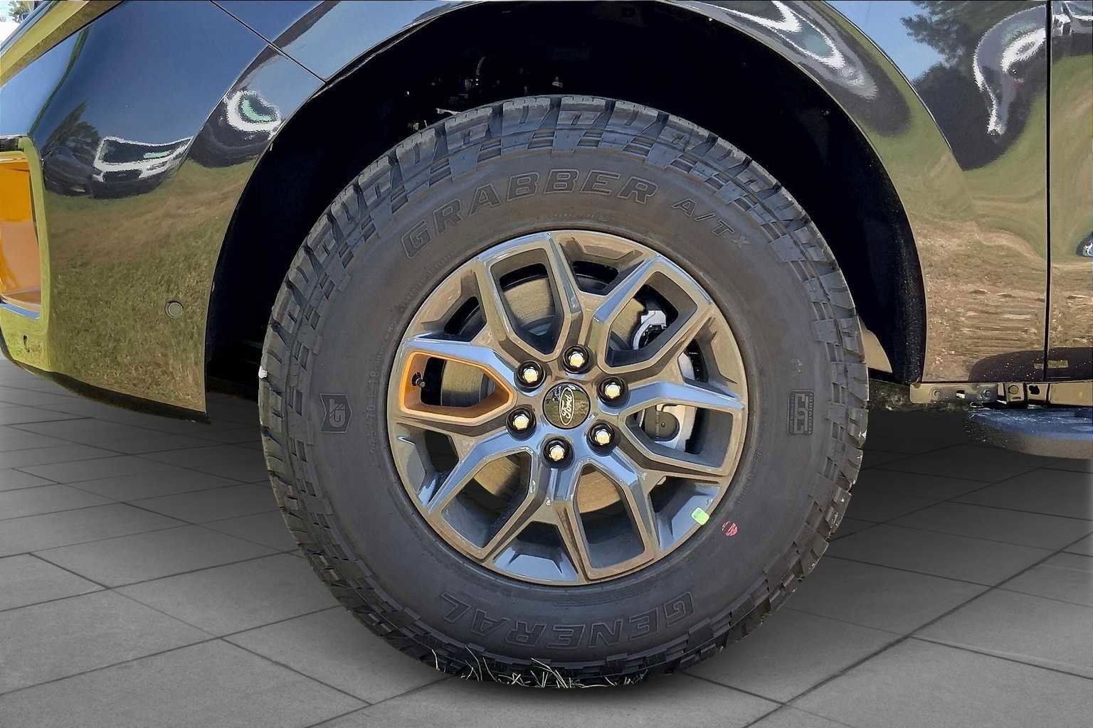 Certified 2025 Ford Expedition Tremor image 12