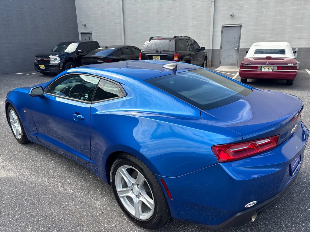 Used 2018 Chevrolet Camaro LT RWD image 23