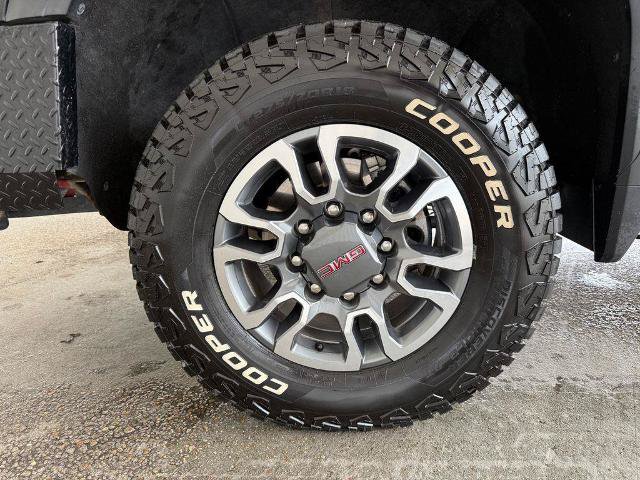 Used 2022 GMC Sierra 2500 AT4 w/ AT4 Preferred Package AWD/4WD image 33