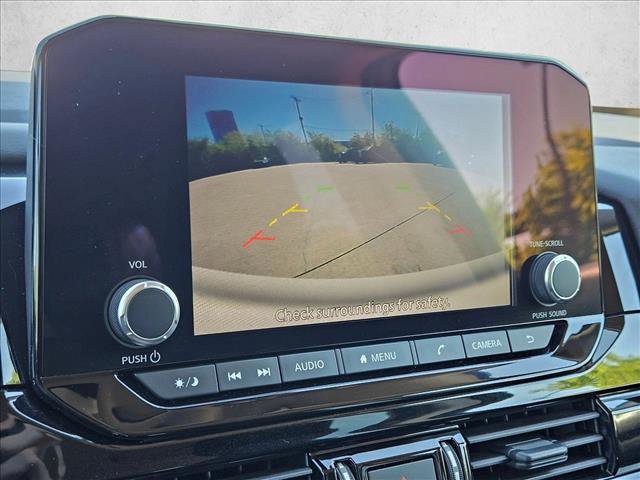 Used 2025 Nissan Pathfinder SV image 14