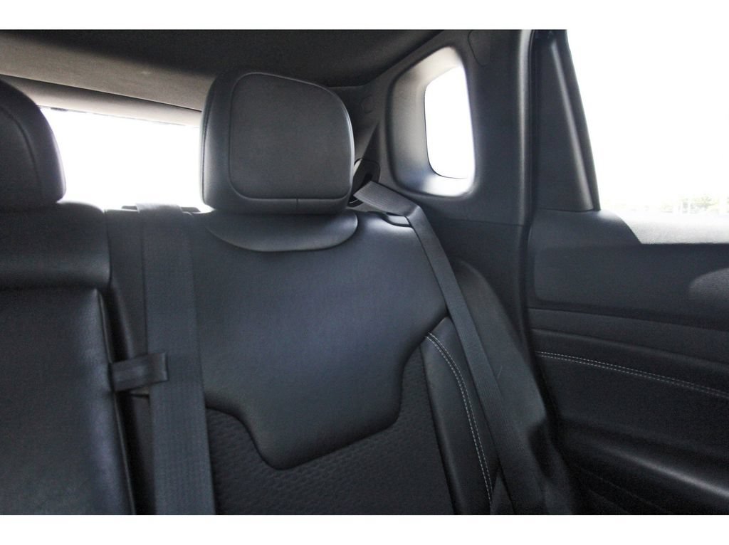 Used 2023 Jeep Compass Latitude AWD/4WD image 13