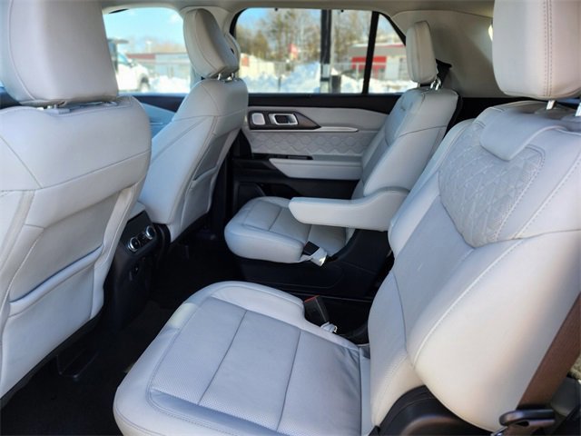 Certified 2025 Ford Explorer Platinum w/ LUX Leather Package image 16