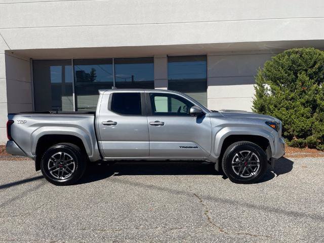 Used 2024 Toyota Tacoma TRD Sport w/ TRD Sport Premium Package AWD/4WD image 7