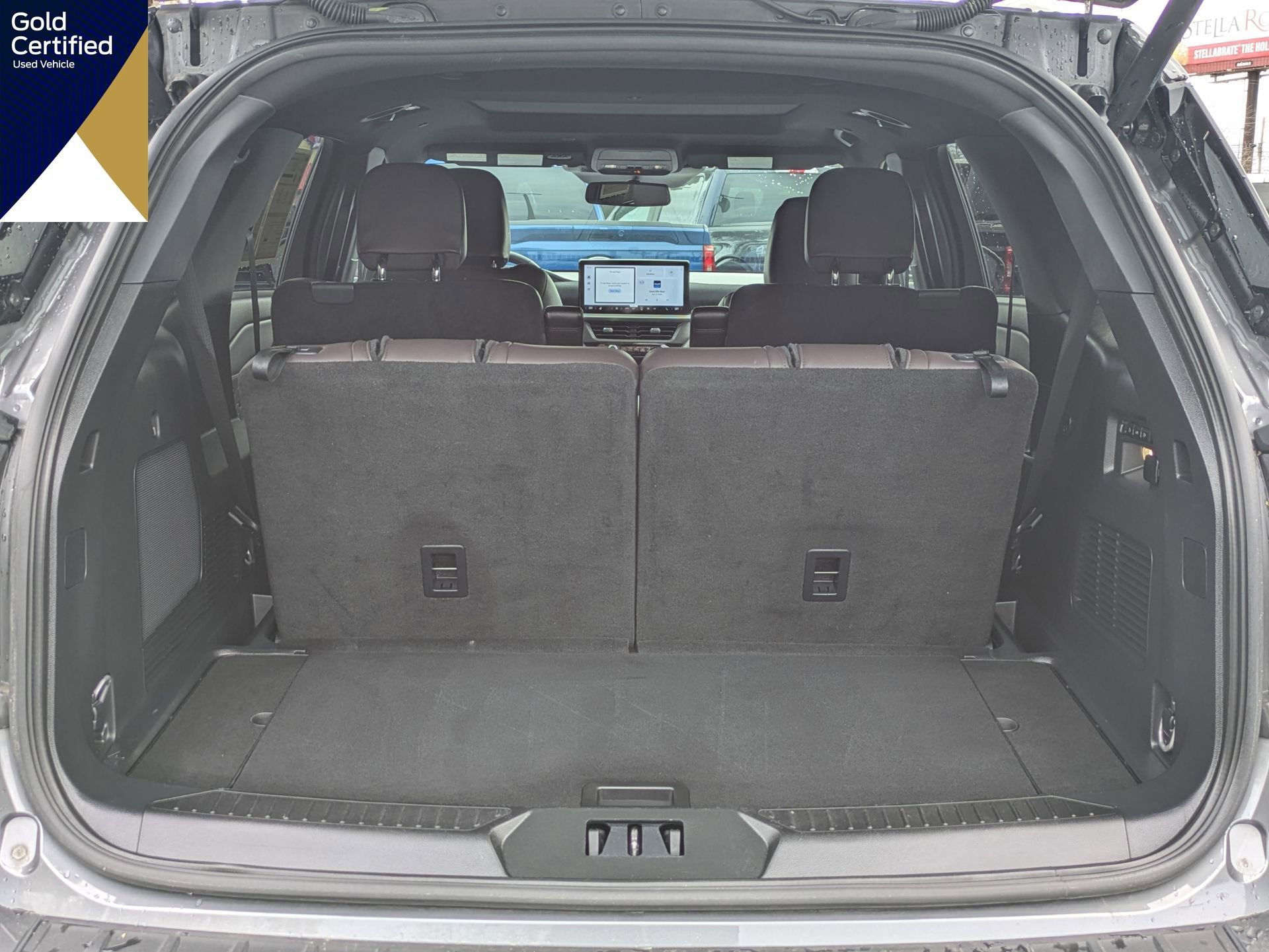 Certified 2025 Ford Explorer Platinum w/ LUX Leather Package image 17