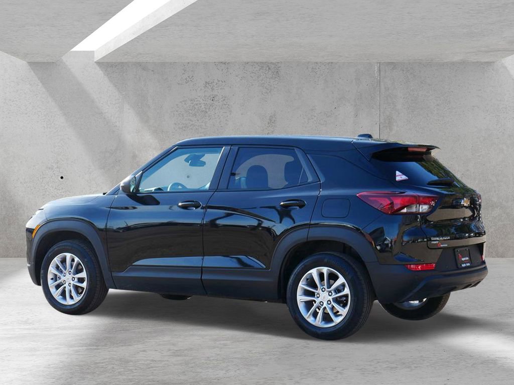 Used 2025 Chevrolet TrailBlazer LS w/ LS Convenience Package image 4