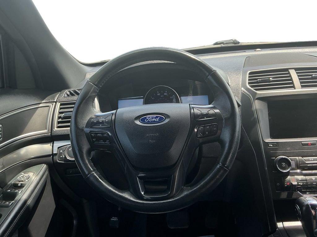 Certified 2019 Ford Explorer XLT w/ Equipment Group 202A FWD image 18