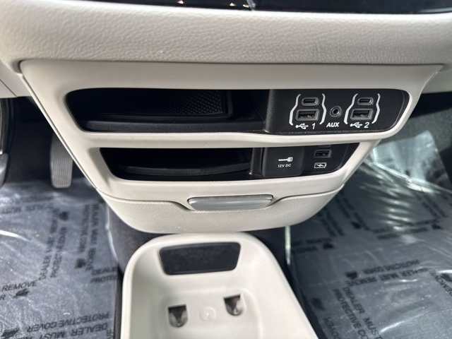 Used 2022 Chrysler Pacifica Touring-L FWD image 24