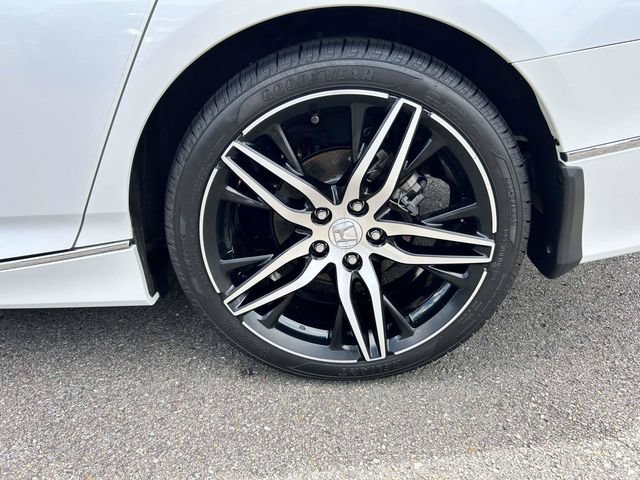 Used 2022 Honda Accord Touring image 9
