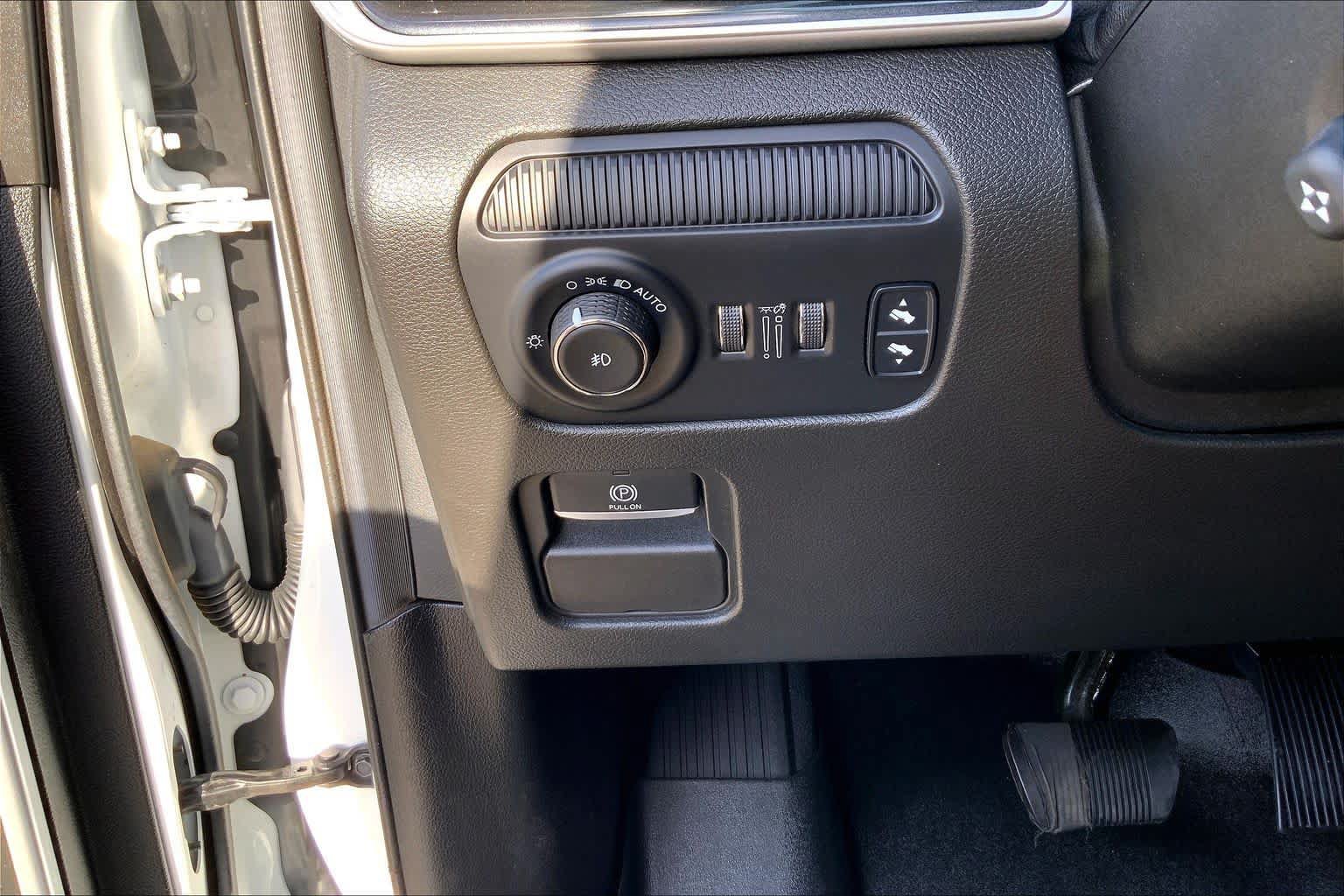 Used 2022 Jeep Wagoneer Series I w/ Premium Group I AWD/4WD image 36