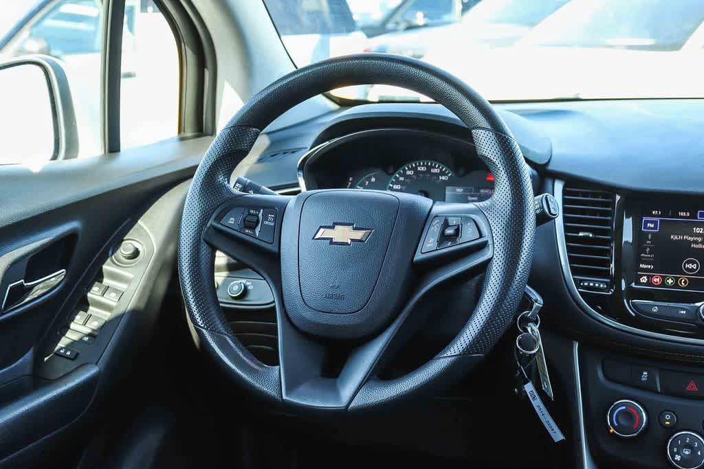 Used 2022 Chevrolet Trax LS w/ Tint and Cruise Package FWD image 15