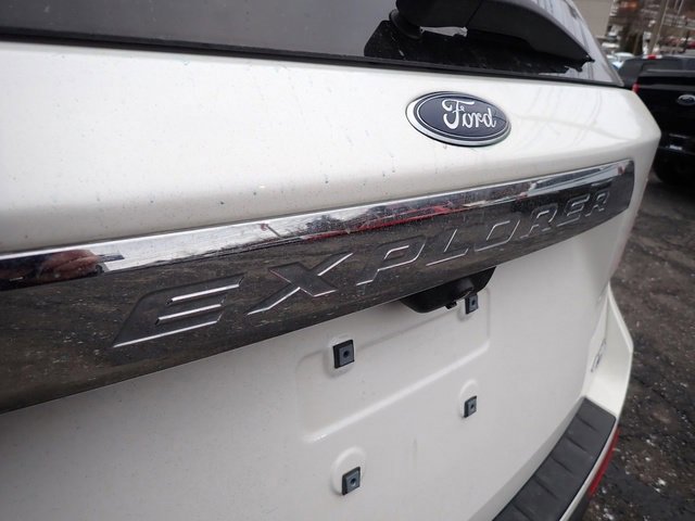 Certified 2022 Ford Explorer XLT w/ Equipment Group 202A image 9