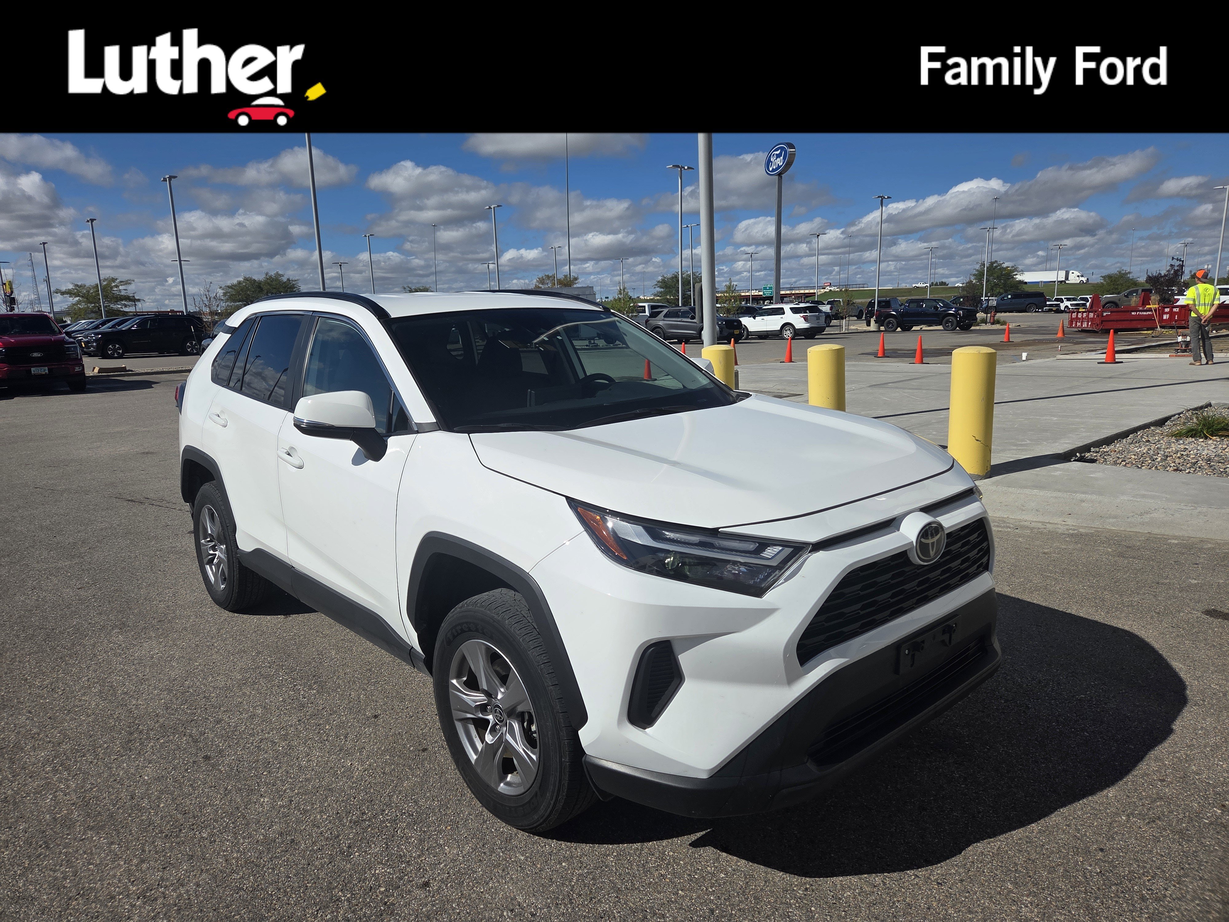 Used 2025 Toyota RAV4 XLE AWD/4WD image 1