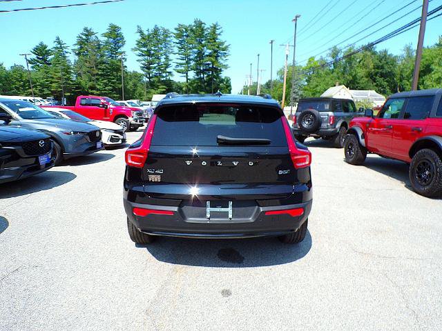 Used 2025 Volvo XC40 B5 Plus AWD/4WD image 8