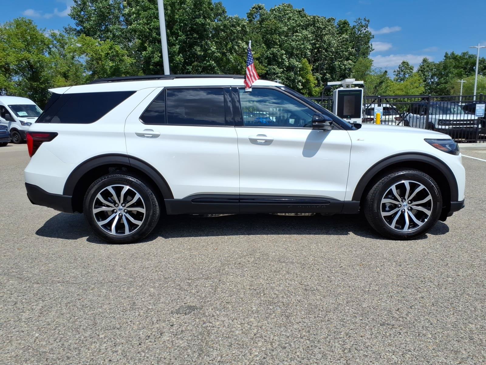 Certified 2025 Ford Explorer ST-Line AWD/4WD image 9