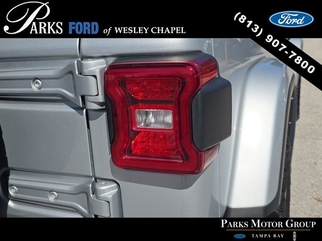 Used 2024 Jeep Wrangler Sahara image 7