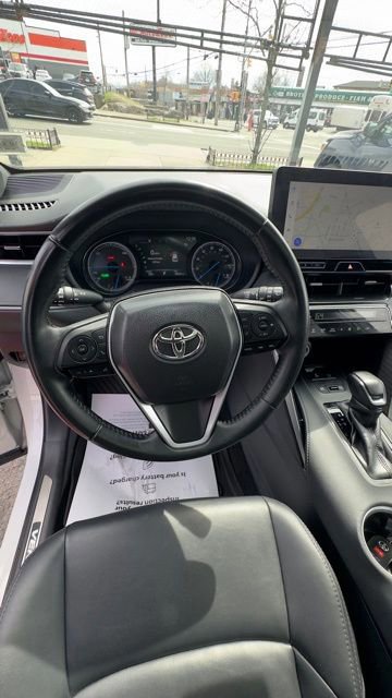 Used 2023 Toyota Venza Nightshade image 11