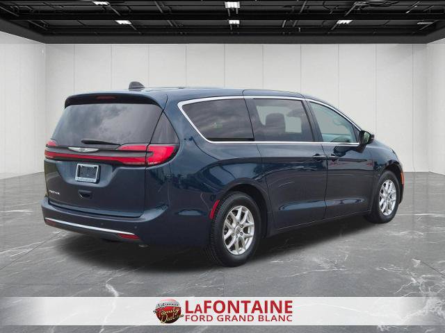 Used 2023 Chrysler Pacifica Touring-L FWD image 5