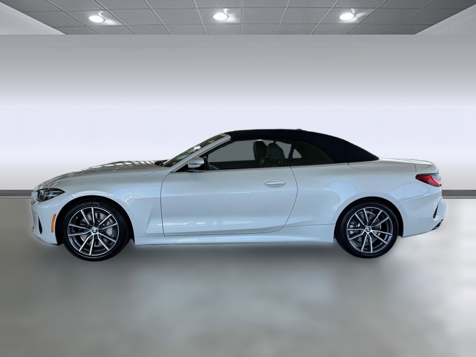 Used 2025 BMW 430i Convertible w/ Premium Package RWD image 2