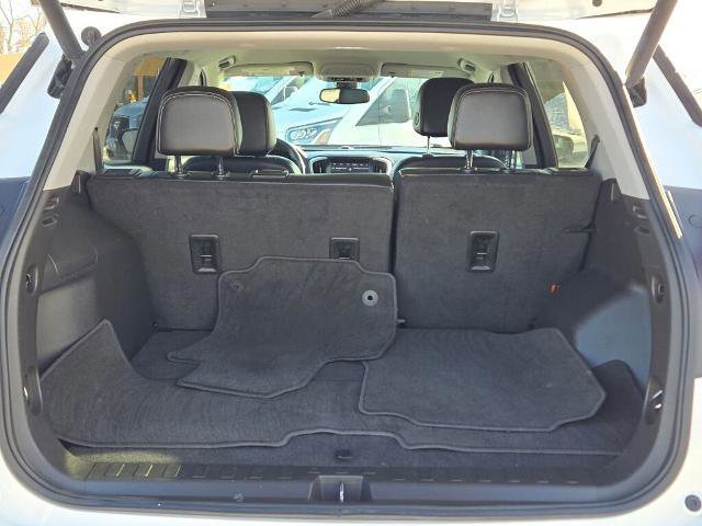 Used 2023 GMC Terrain SLT image 15