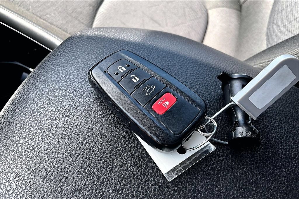 Used 2025 Toyota RAV4 XLE w/ Convenience Package AWD/4WD image 11