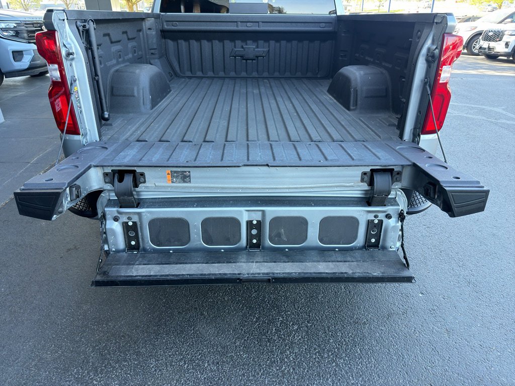Used 2025 Chevrolet Silverado 1500 High Country w/ Technology Package AWD/4WD image 19