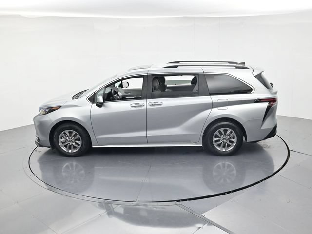 Used 2025 Toyota Sienna XLE FWD image 47