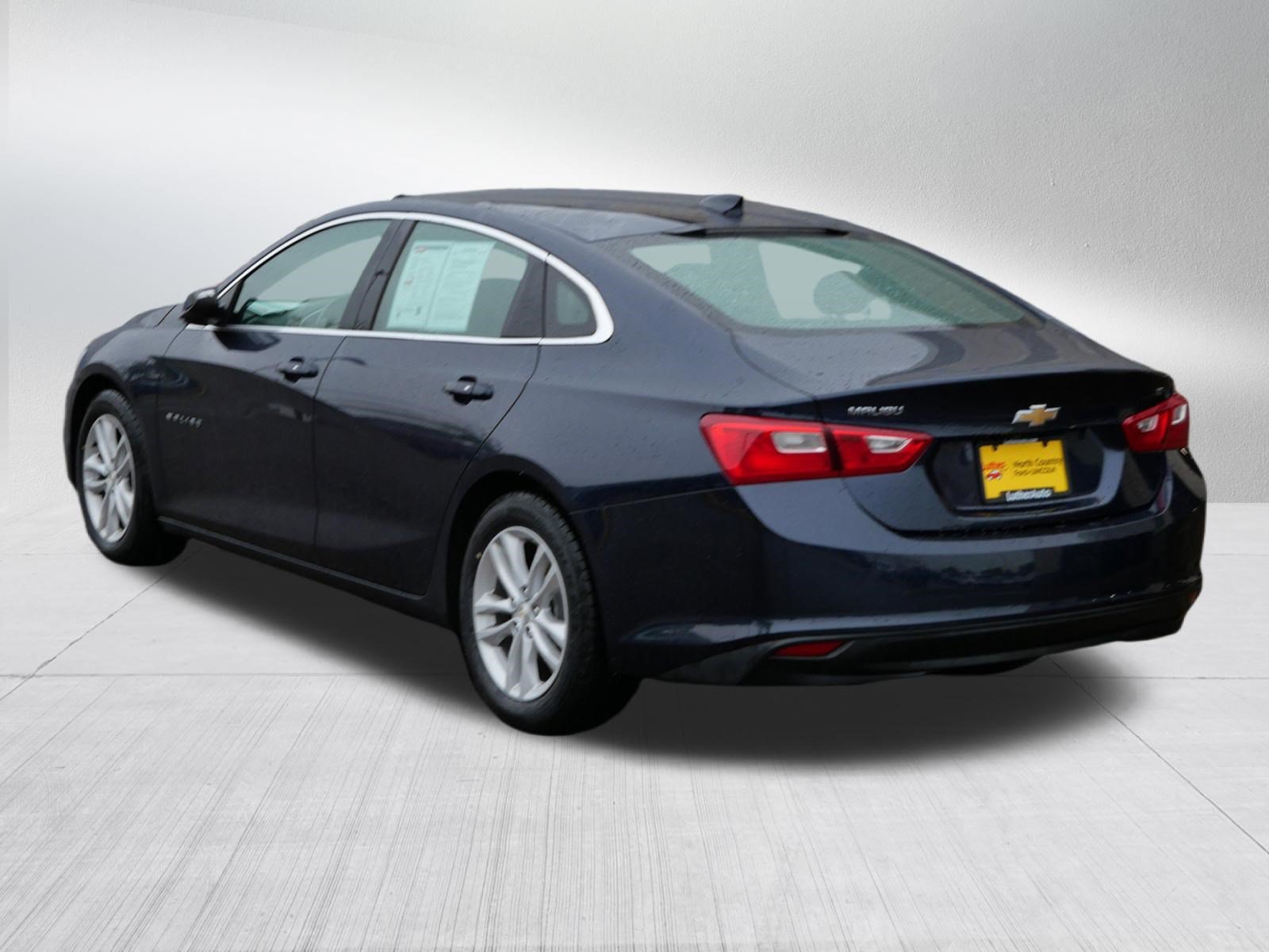 Used 2017 Chevrolet Malibu LT FWD image 5