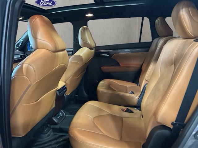 Used 2021 Toyota Highlander Platinum AWD/4WD image 13